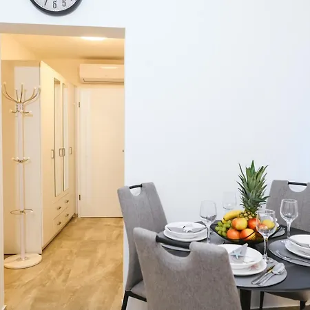 Aurora Apartment