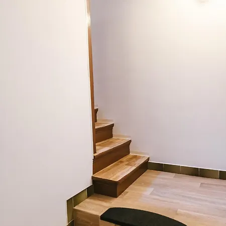 Aurora Apartment *